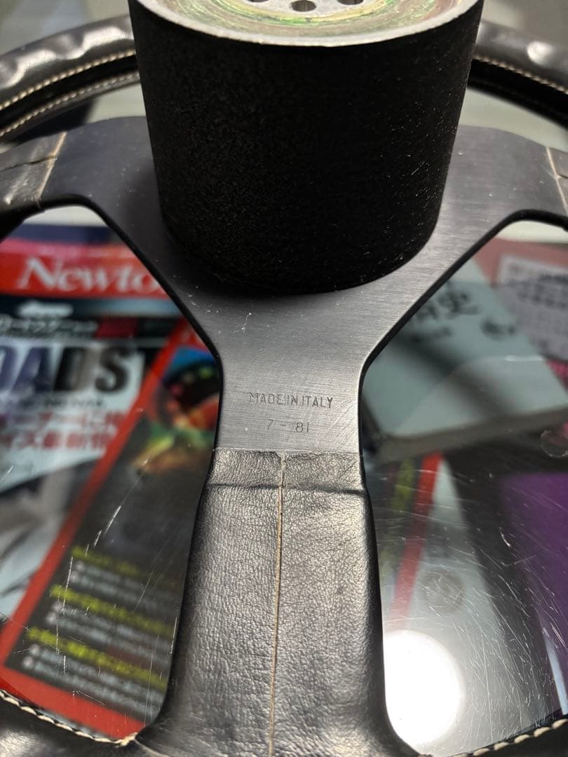 MOMO 3スポーク ステアリング フェラーリ308