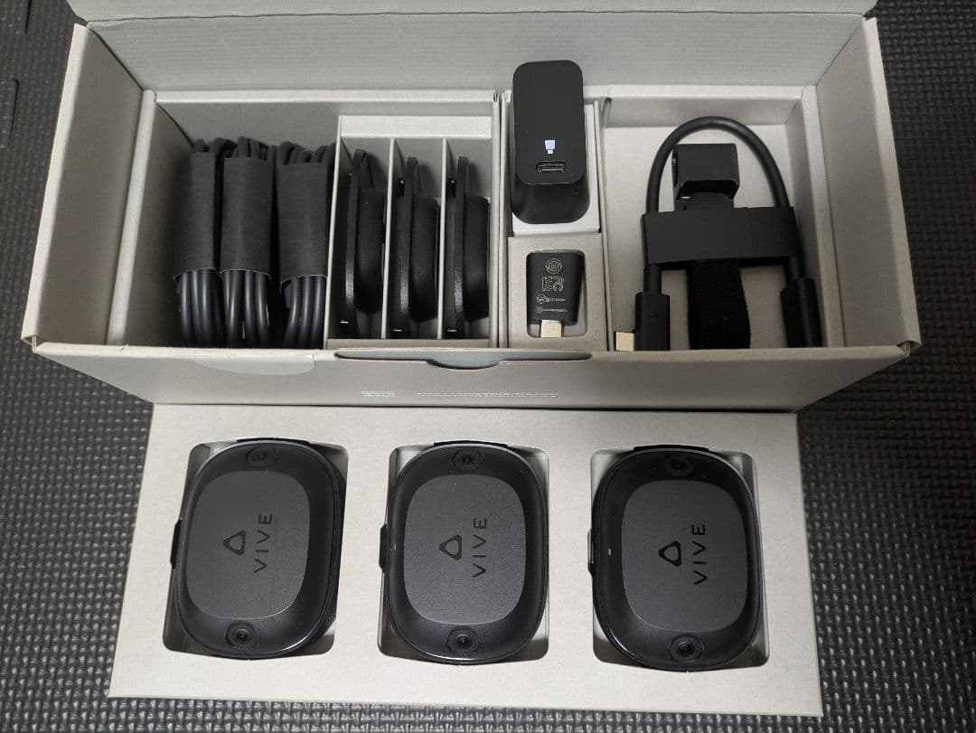 その他 HTC VIVE Ultimate Tracker 3+1kit