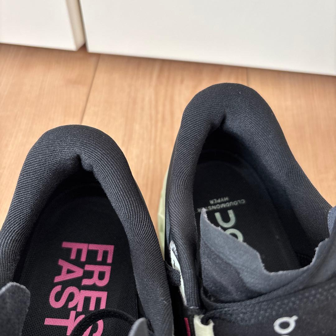 【匿名配送】オン クラウドモンスター ハイパー 25.5cm