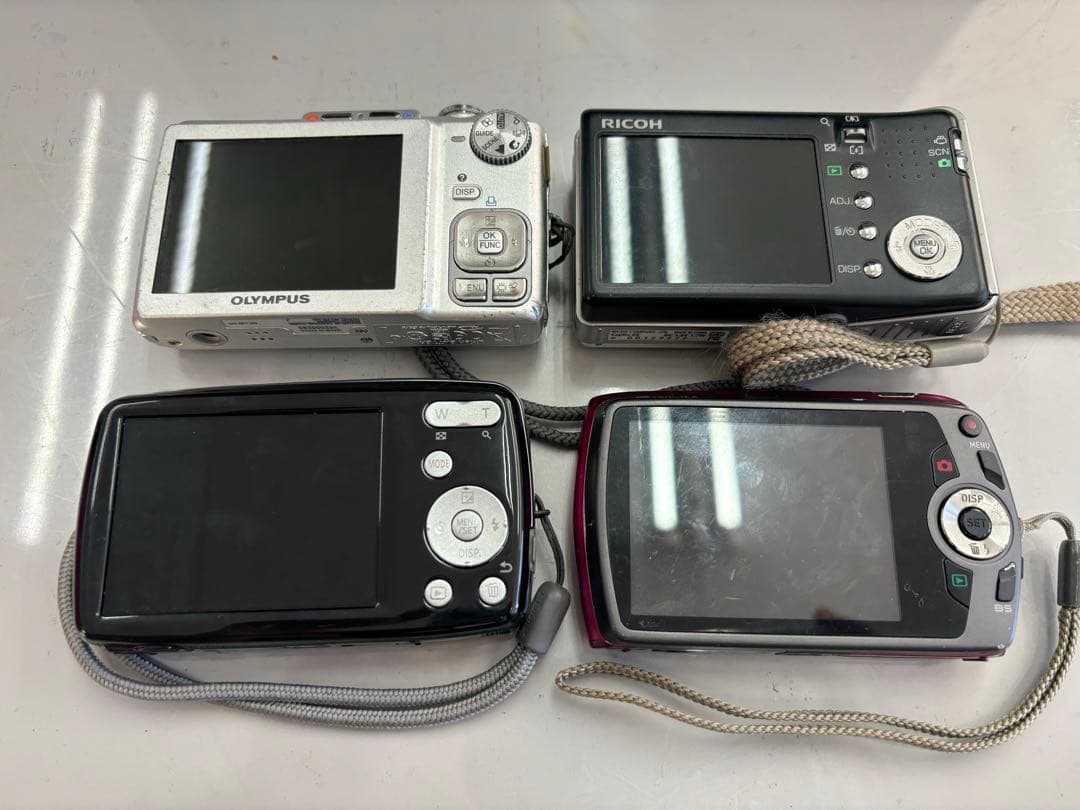 デジタルカメラ　ジャンク品　4台＋ポラロイドカメラ