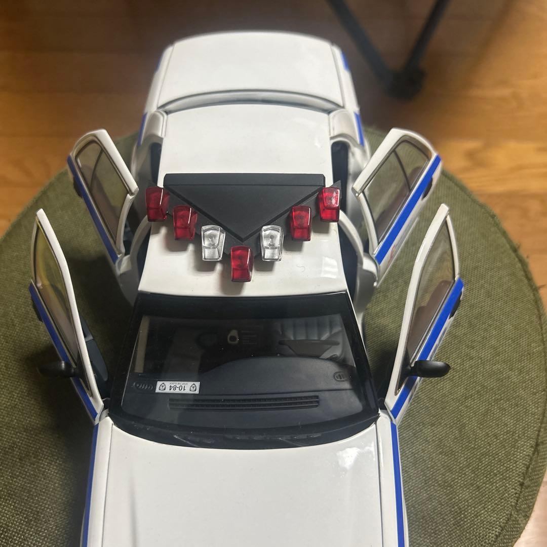 1/18スケール　オートアート　Ford Crown Victoria