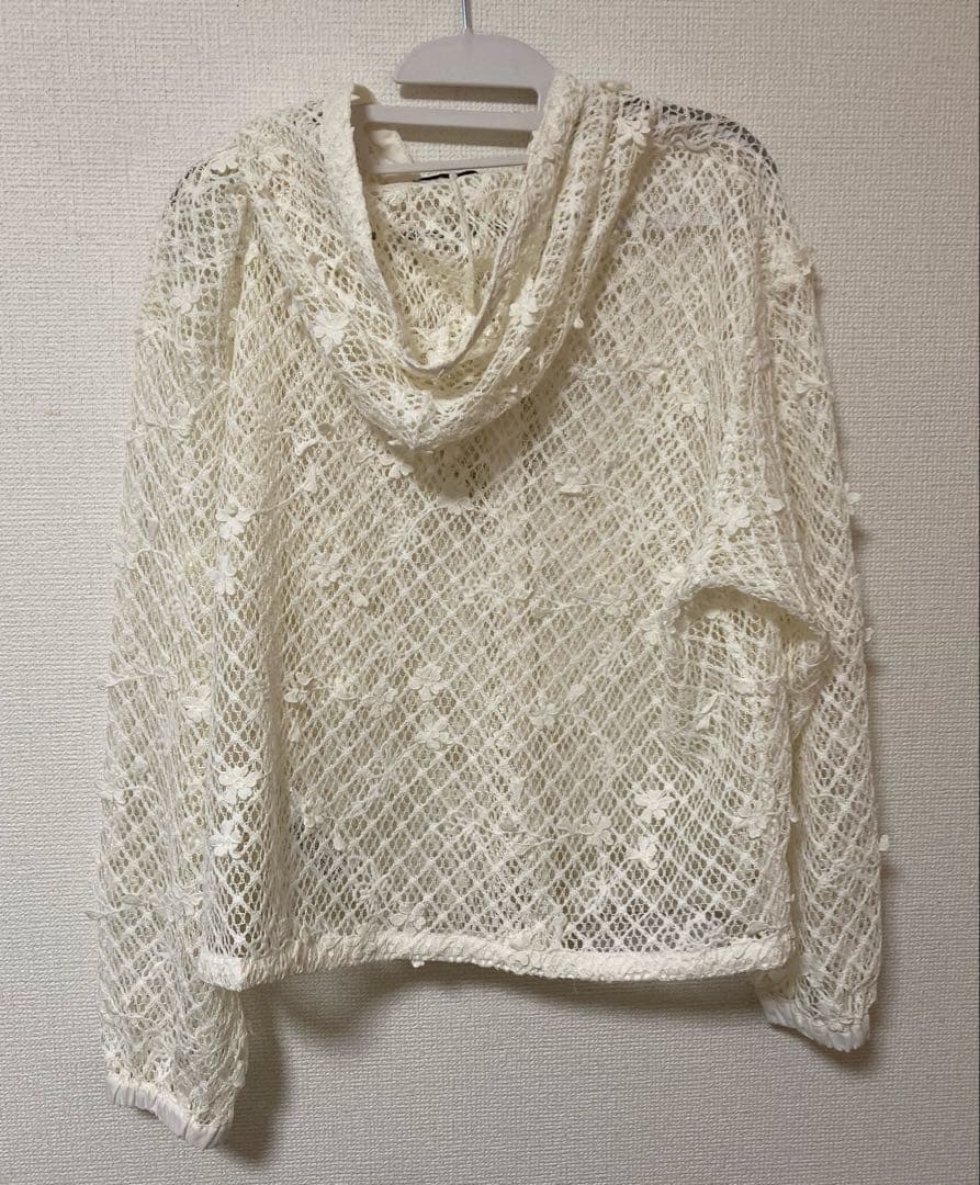 ニコアンド　niko and… 3D フラワーメッシュフーディー　アイボリー