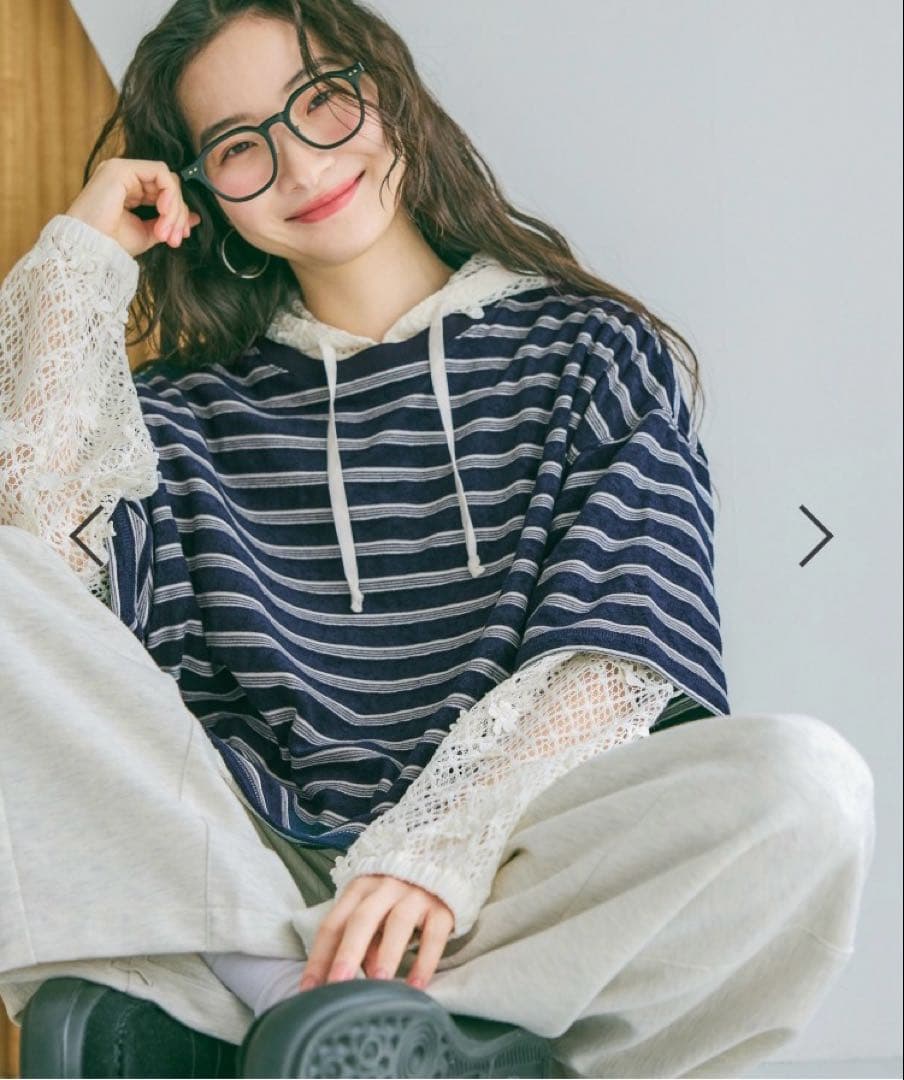 ニコアンド　niko and… 3D フラワーメッシュフーディー　アイボリー