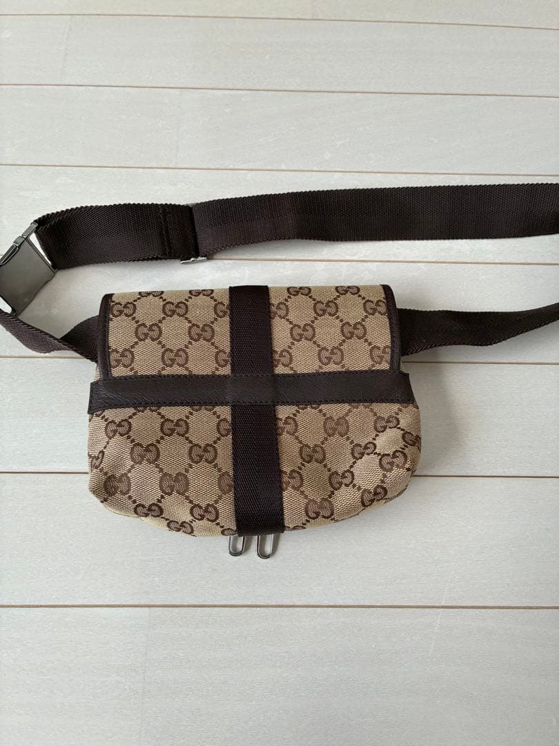 GUCCI GGモノグラム ボディバッグ