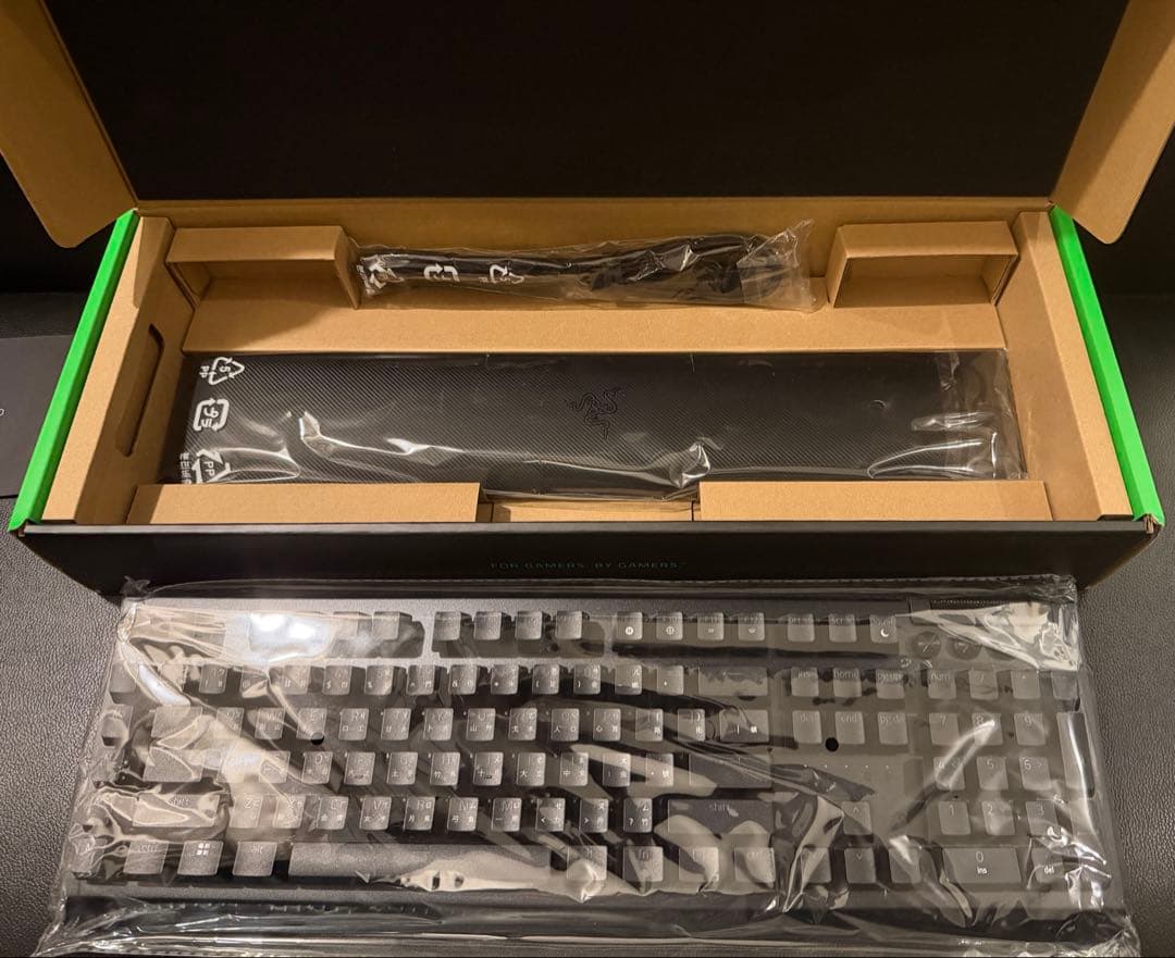 ほぼ未使用 Razer Blackwidow V4 Pro ゲーミングキーボード