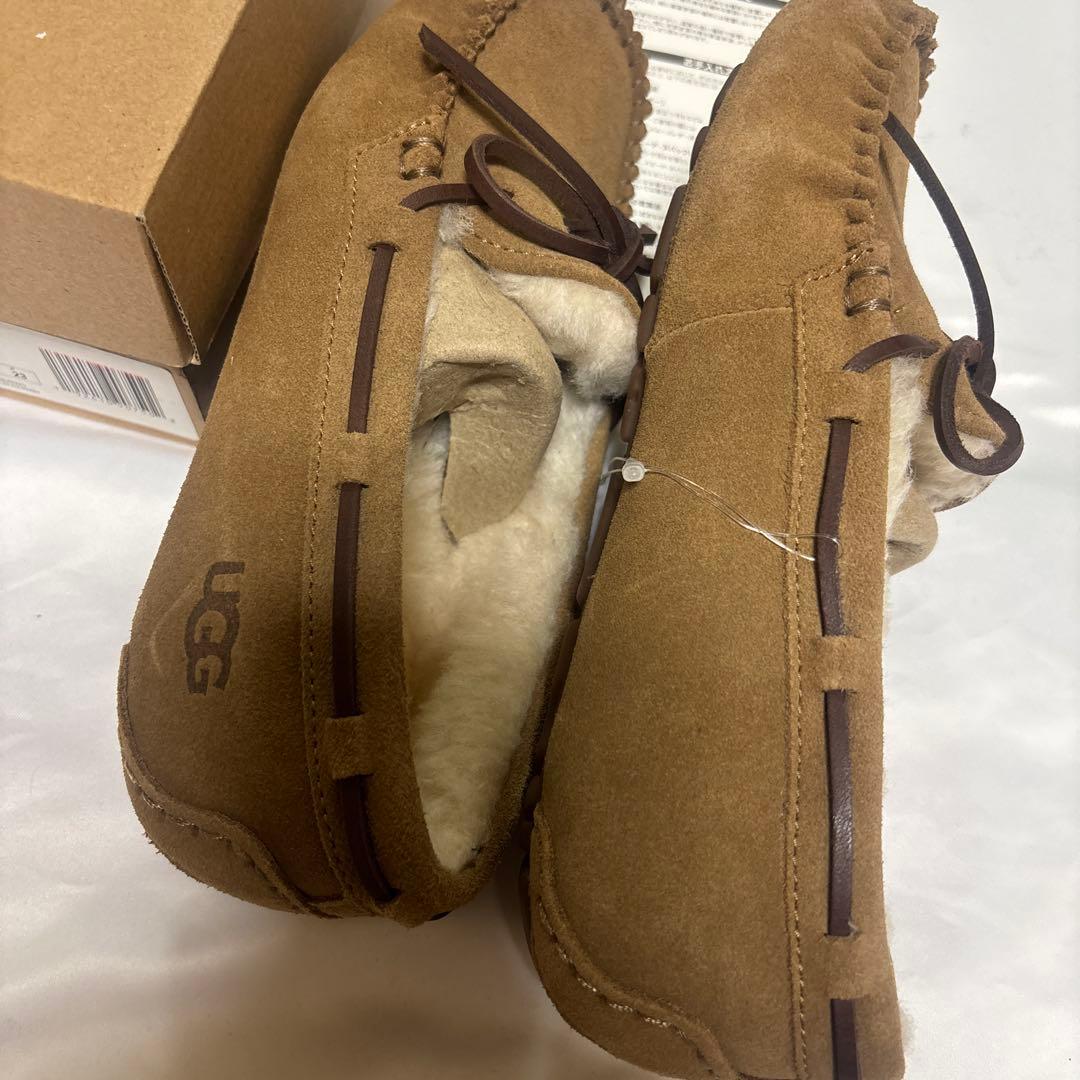 新品　アグ　UGG W DAKOTA モカシン　23cm