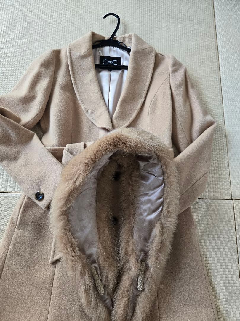 クードシャンス ベージュフォックスファー付きウール・カシミア混 コート
