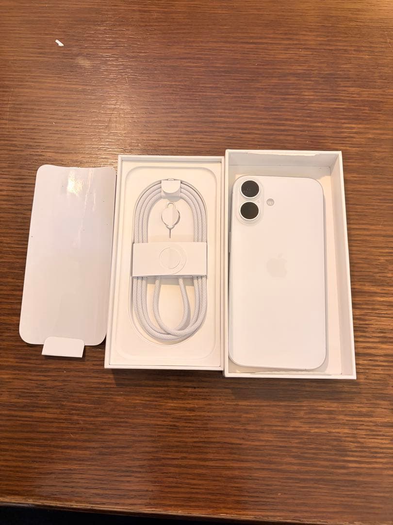 Apple iPhone 16 128GB ホワイト