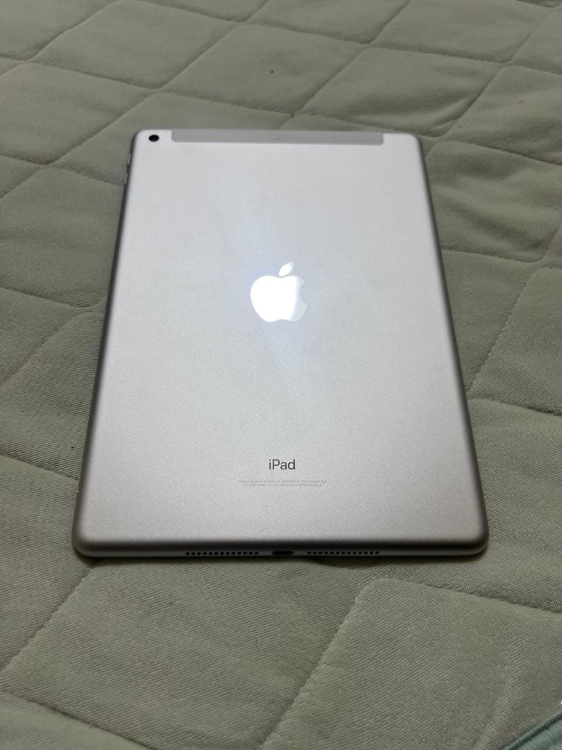 Apple iPad (第５世代) Wi-Fi + Cellular 32GB