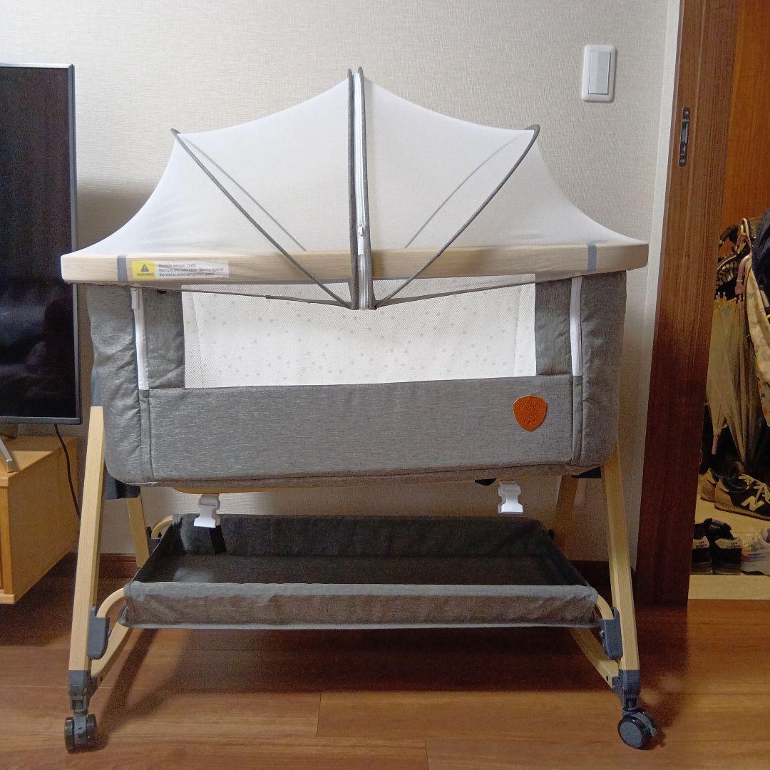 (更に、大幅値下げ)グレーの折りたたみベビーベッド