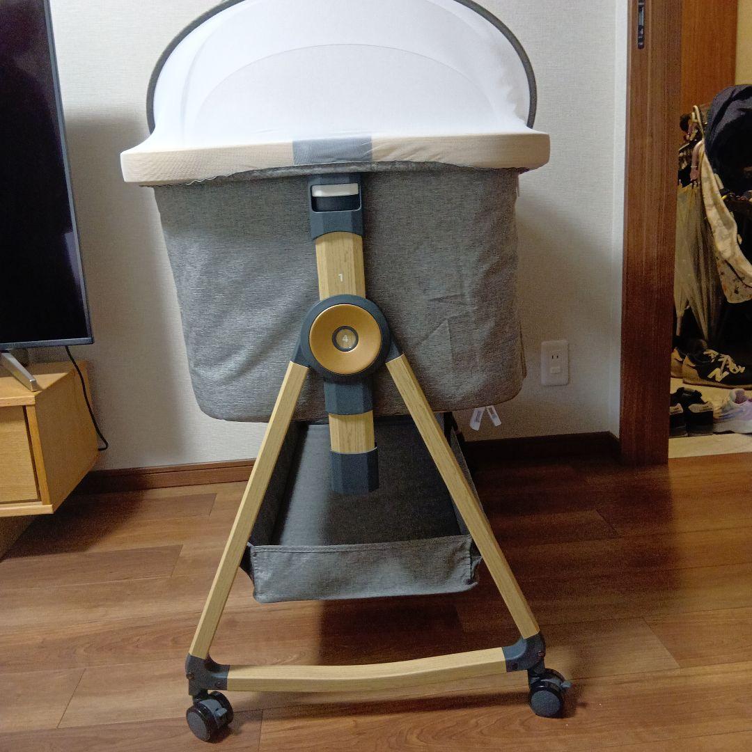 (更に、大幅値下げ)グレーの折りたたみベビーベッド