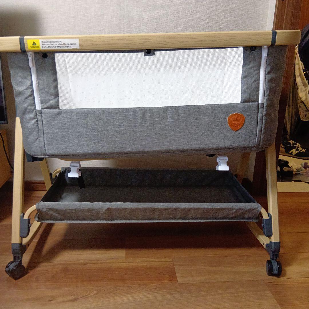 (更に、大幅値下げ)グレーの折りたたみベビーベッド