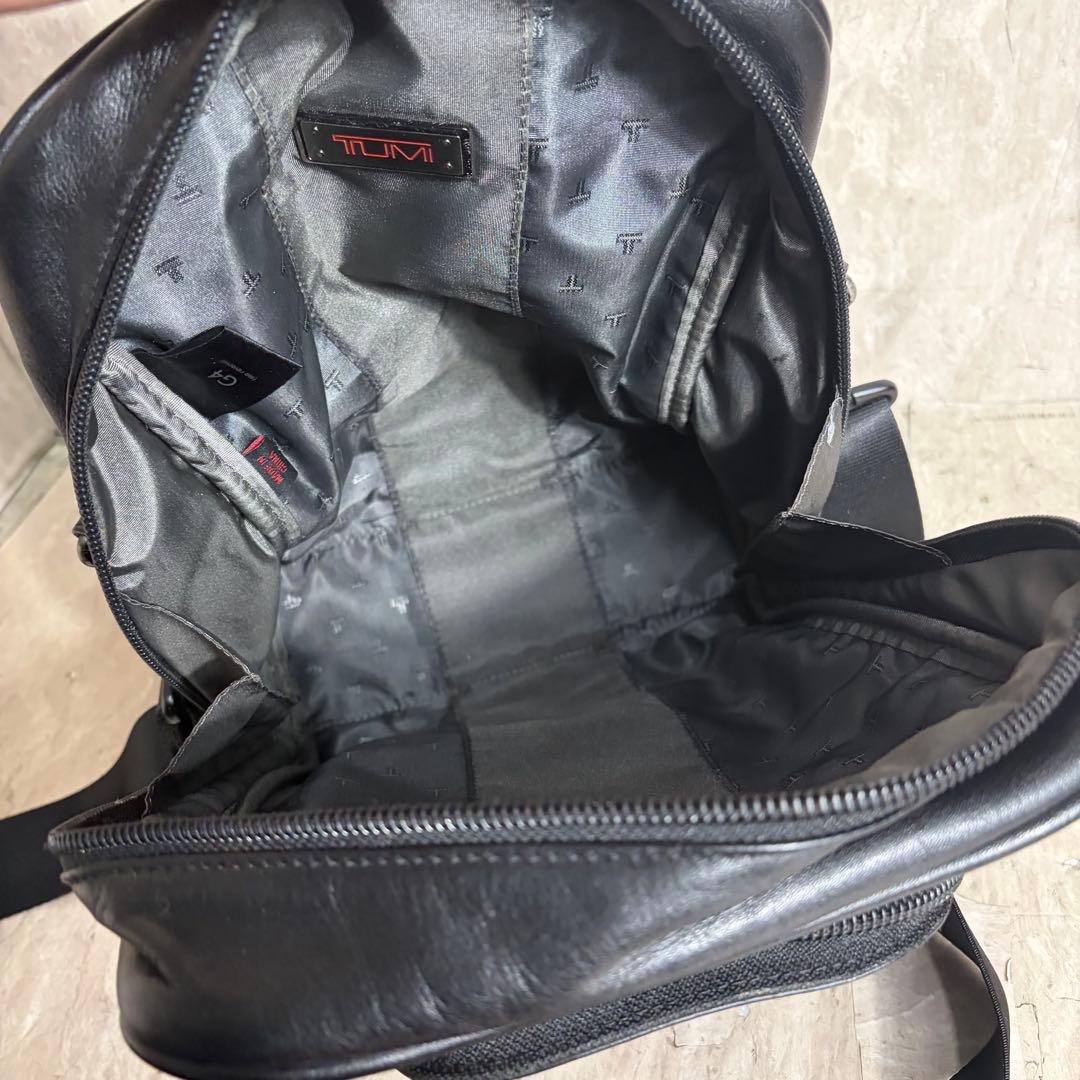 極美品 TUMI ナパレザー ショルダーバッグ 本革 92100D4 斜め掛け