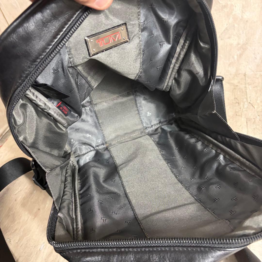 極美品 TUMI ナパレザー ショルダーバッグ 本革 92100D4 斜め掛け