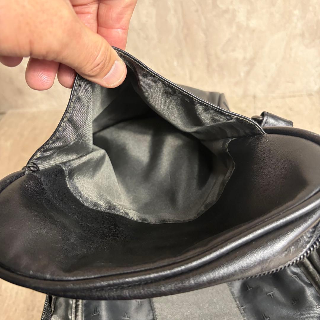 極美品 TUMI ナパレザー ショルダーバッグ 本革 92100D4 斜め掛け