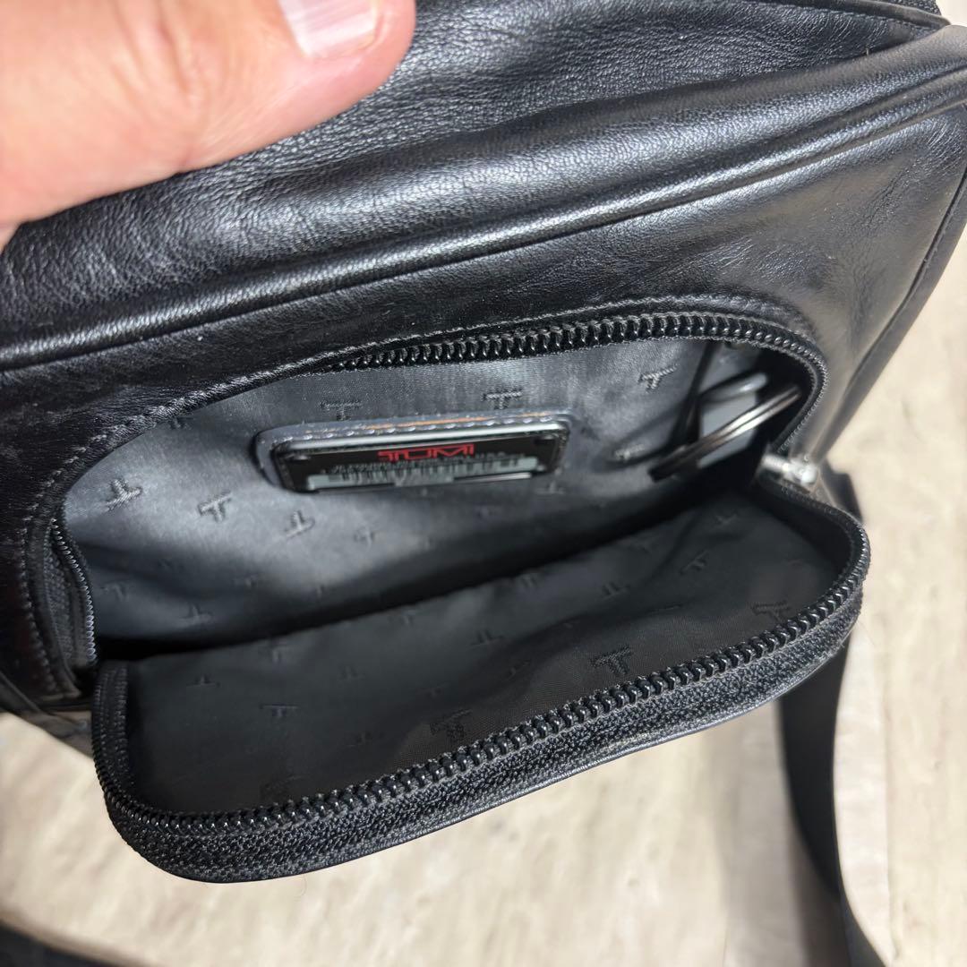 極美品 TUMI ナパレザー ショルダーバッグ 本革 92100D4 斜め掛け