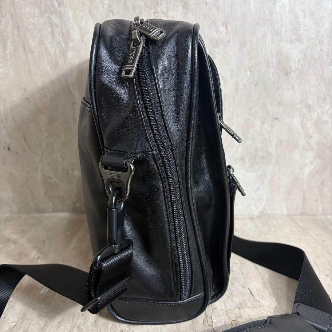 極美品 TUMI ナパレザー ショルダーバッグ 本革 92100D4 斜め掛け