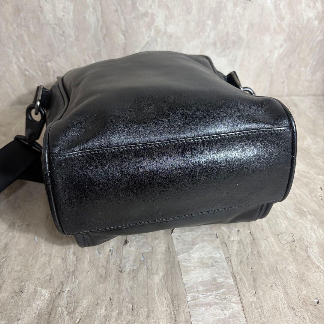 極美品 TUMI ナパレザー ショルダーバッグ 本革 92100D4 斜め掛け