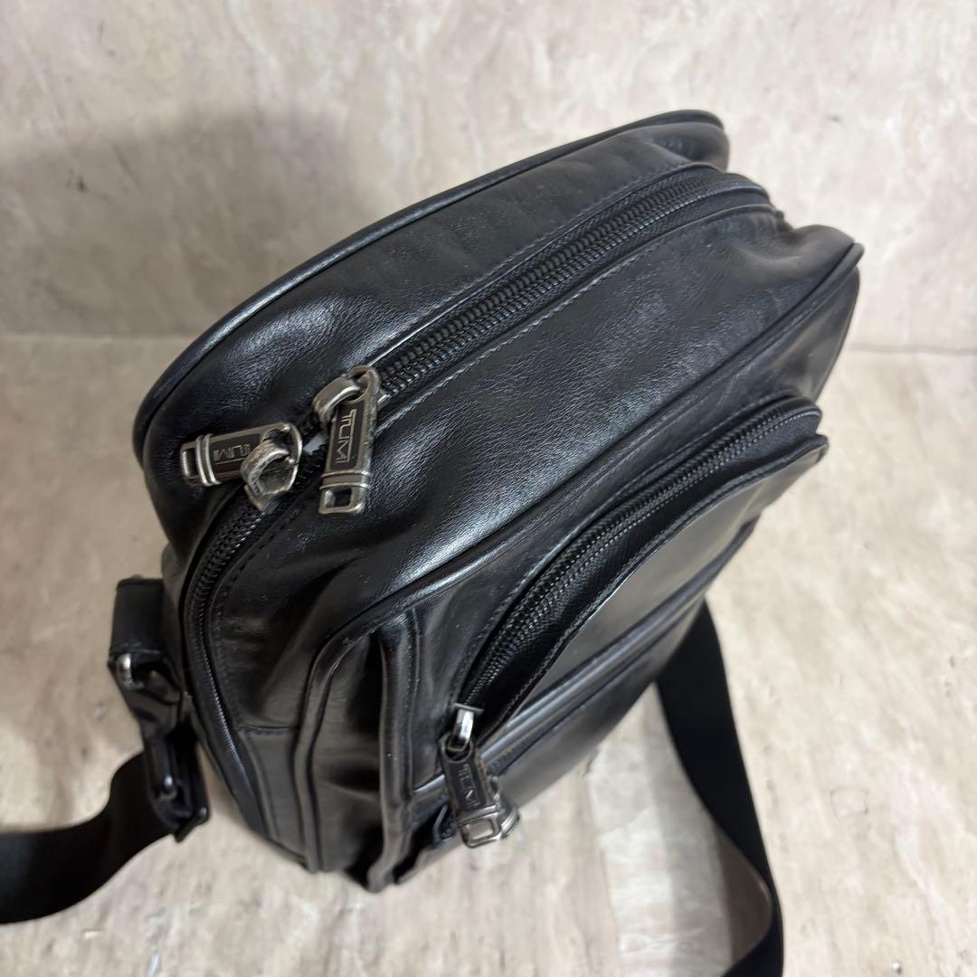 極美品 TUMI ナパレザー ショルダーバッグ 本革 92100D4 斜め掛け