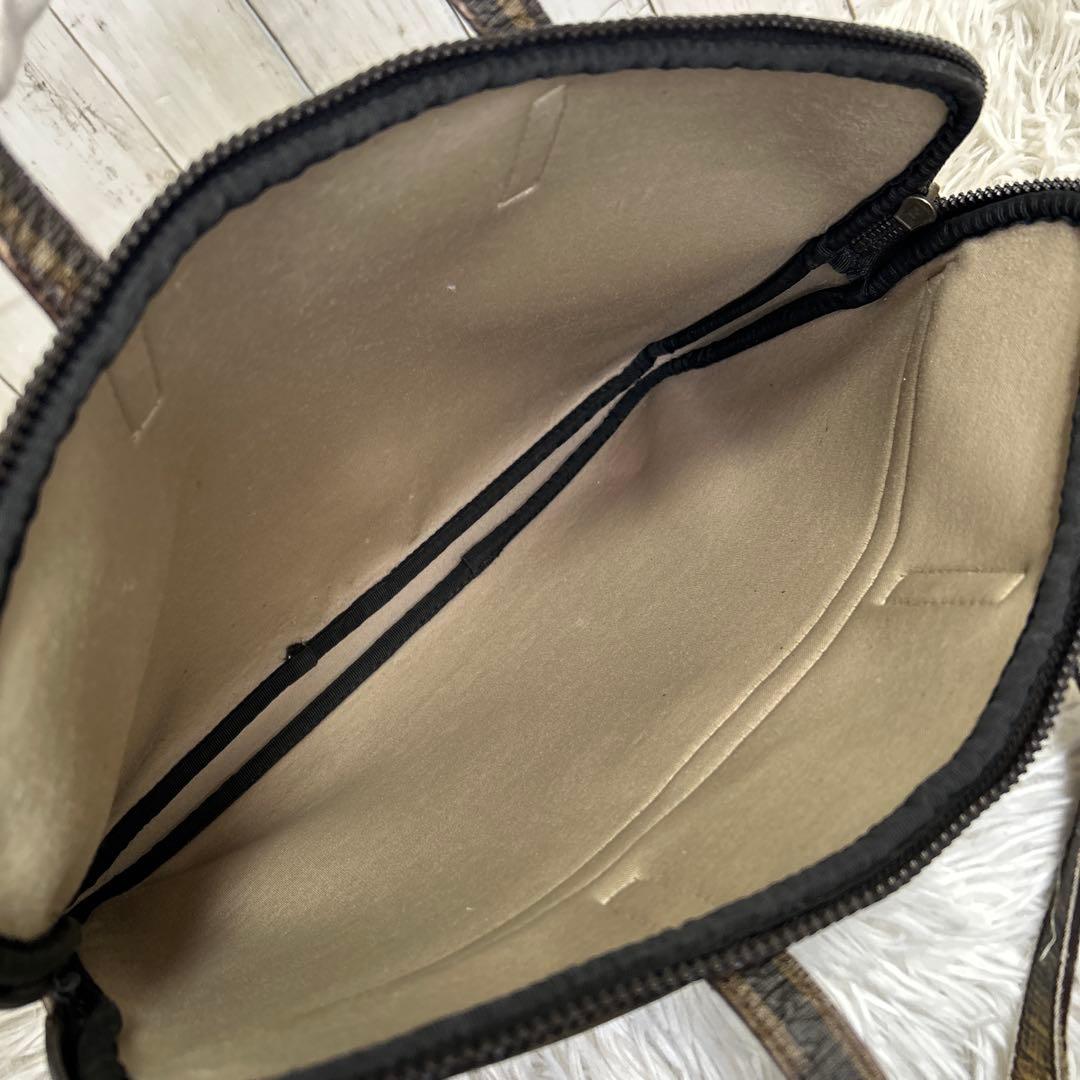 FENDI ズッカ　PCケース　ビジネスバッグ　ハンドバッグ　ロゴ