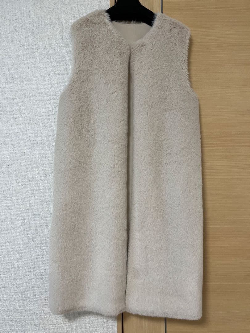 anuans フェイクファーリバーシブルロングベスト （ECRU）