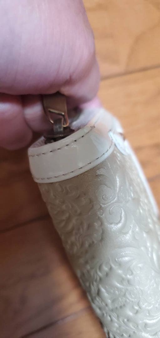 完売品‼️ANNA SUI/セルバン ラウンド長財布/ゴールドホワイト