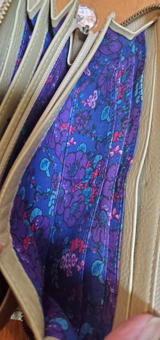 完売品‼️ANNA SUI/セルバン ラウンド長財布/ゴールドホワイト