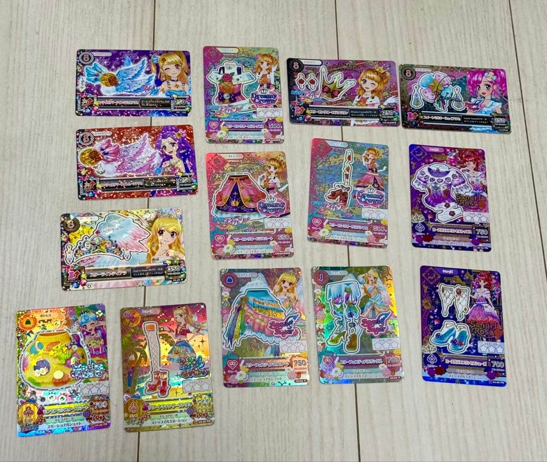 まとめ売り！最終値下げ期間中です。 アイカツカード、カードケース3種類付き！
