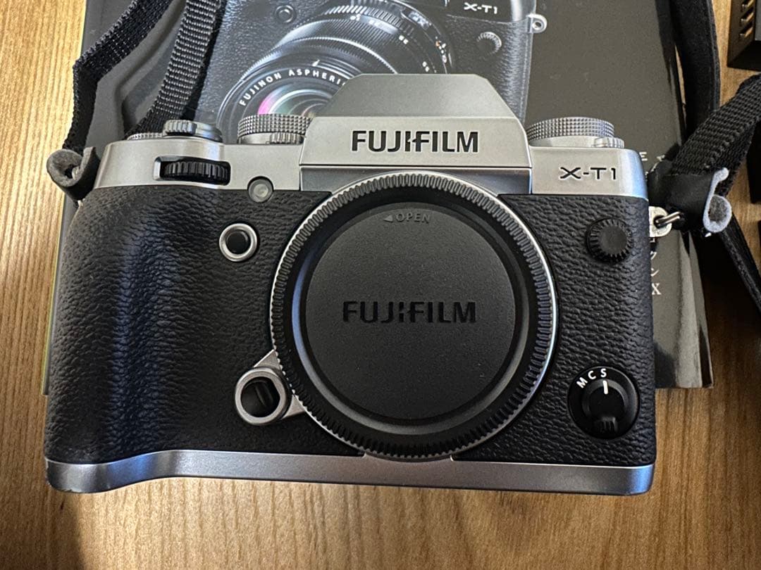 【最終値下】FUJIFILM X-T1 グラファイトシルバー ファンブック 付き