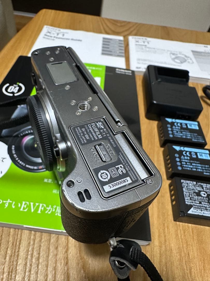 【最終値下】FUJIFILM X-T1 グラファイトシルバー ファンブック 付き