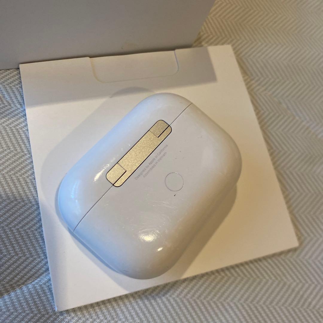 AirPods Pro イヤホン　Apple