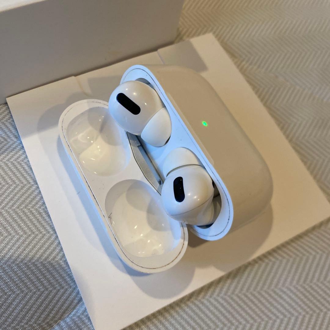 AirPods Pro イヤホン　Apple