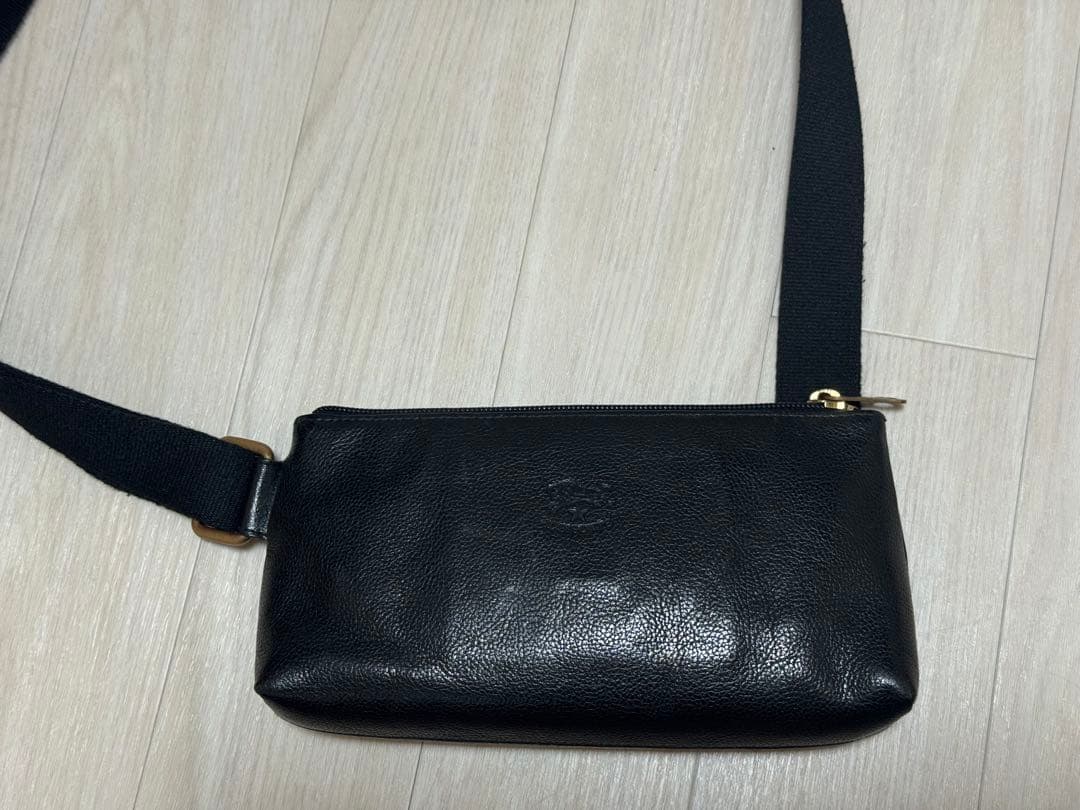 イルビゾンテ　IL BISONTE クロスボディバッグ　 ブラック　美品
