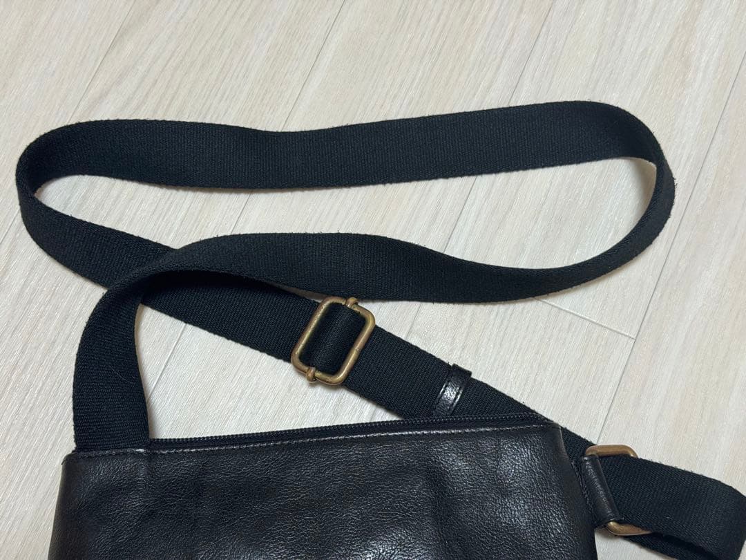 イルビゾンテ　IL BISONTE クロスボディバッグ　 ブラック　美品