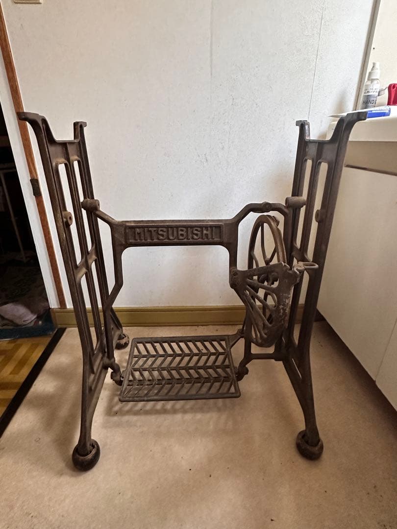 MITSUBISHI 　足踏みミシン台 アンティーク　三菱　ミシン