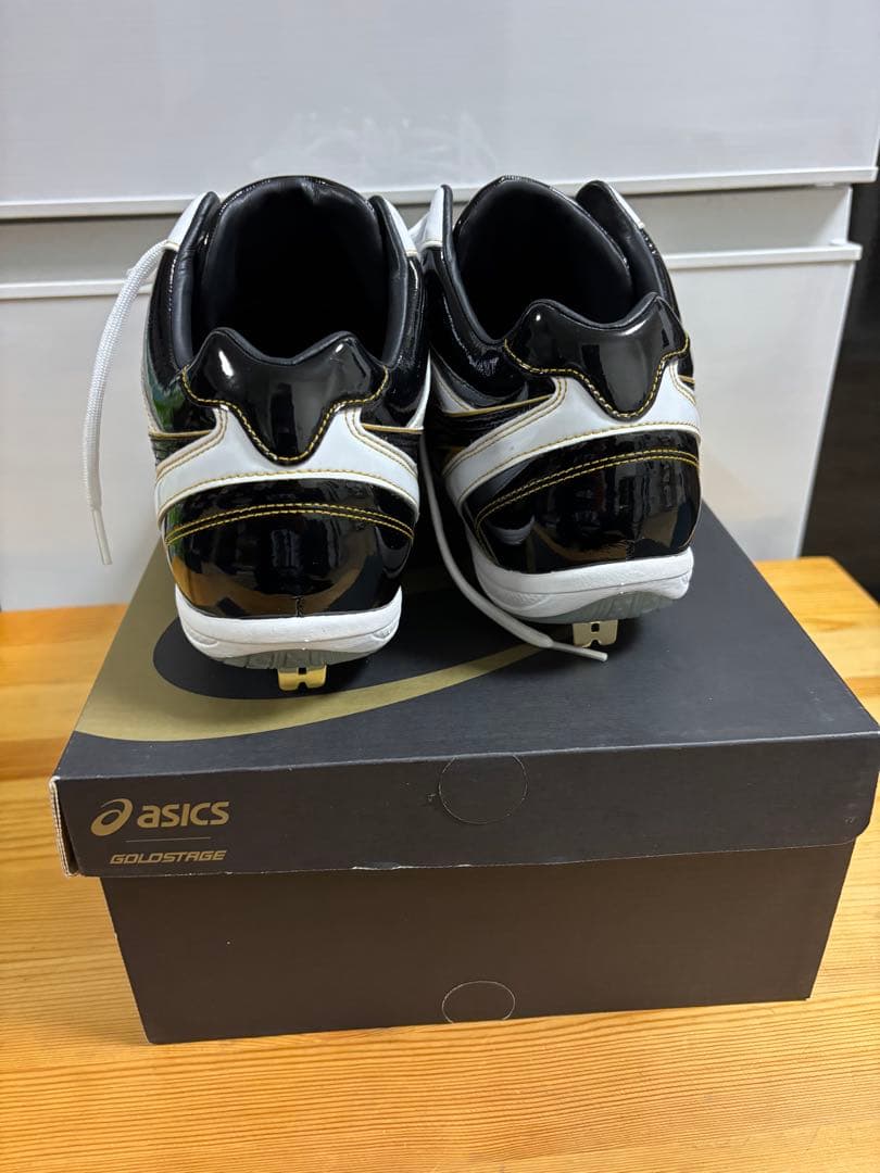 asics ゴールドステージ スパイク 黒/白/金