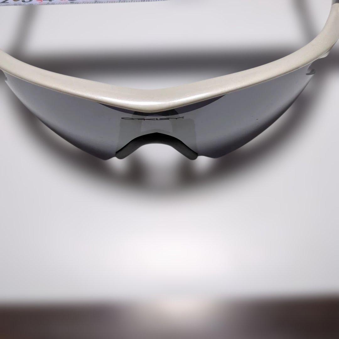カ*ズ様 オークリー　スポーツサングラス 白、グレー