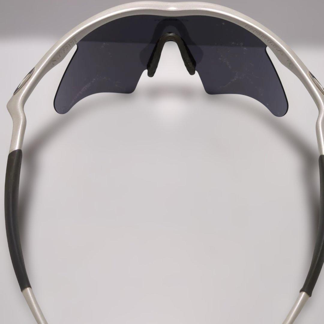 カ*ズ様 オークリー　スポーツサングラス 白、グレー