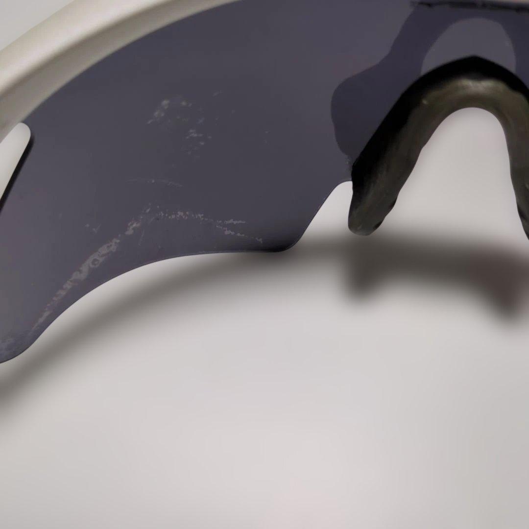 カ*ズ様 オークリー　スポーツサングラス 白、グレー