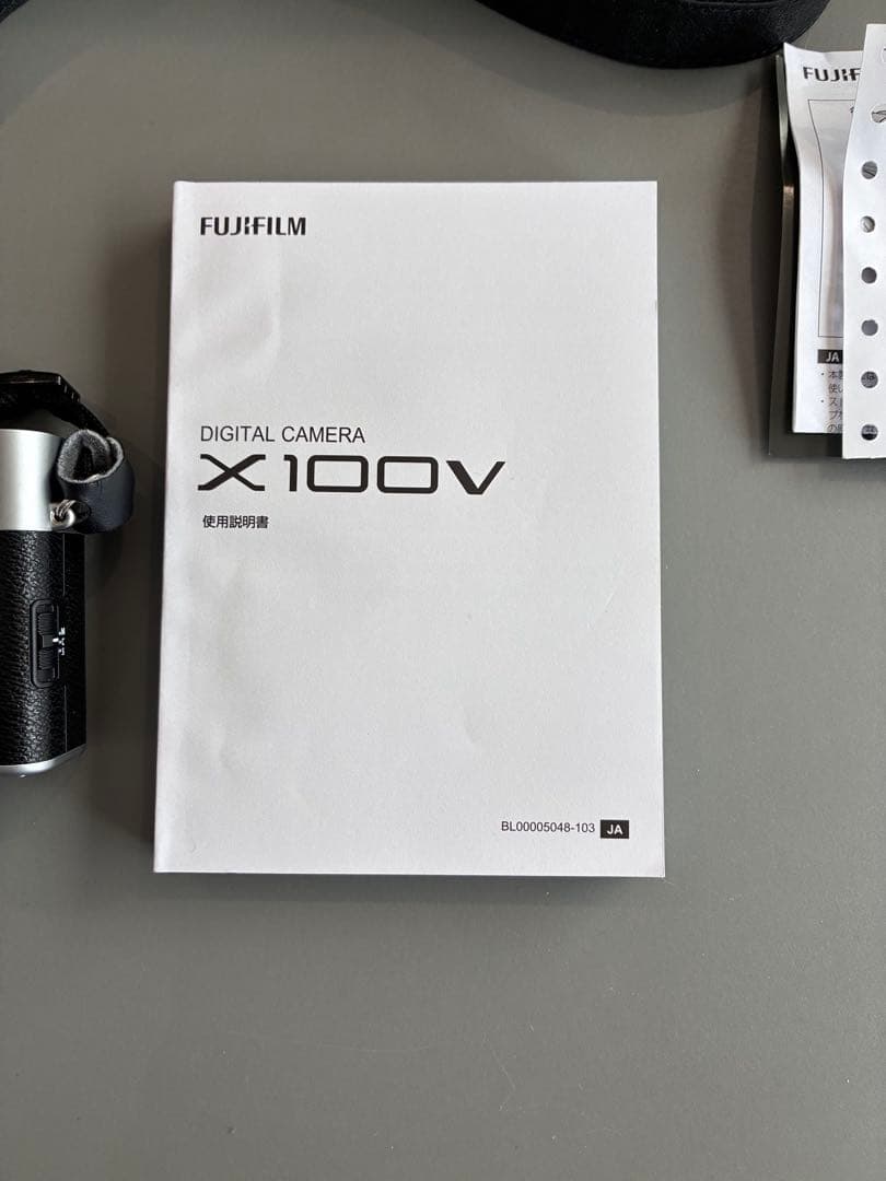 【美品】富士フイルム　X100V シルバー　おまけ複数 ワンオーナー　FUJI