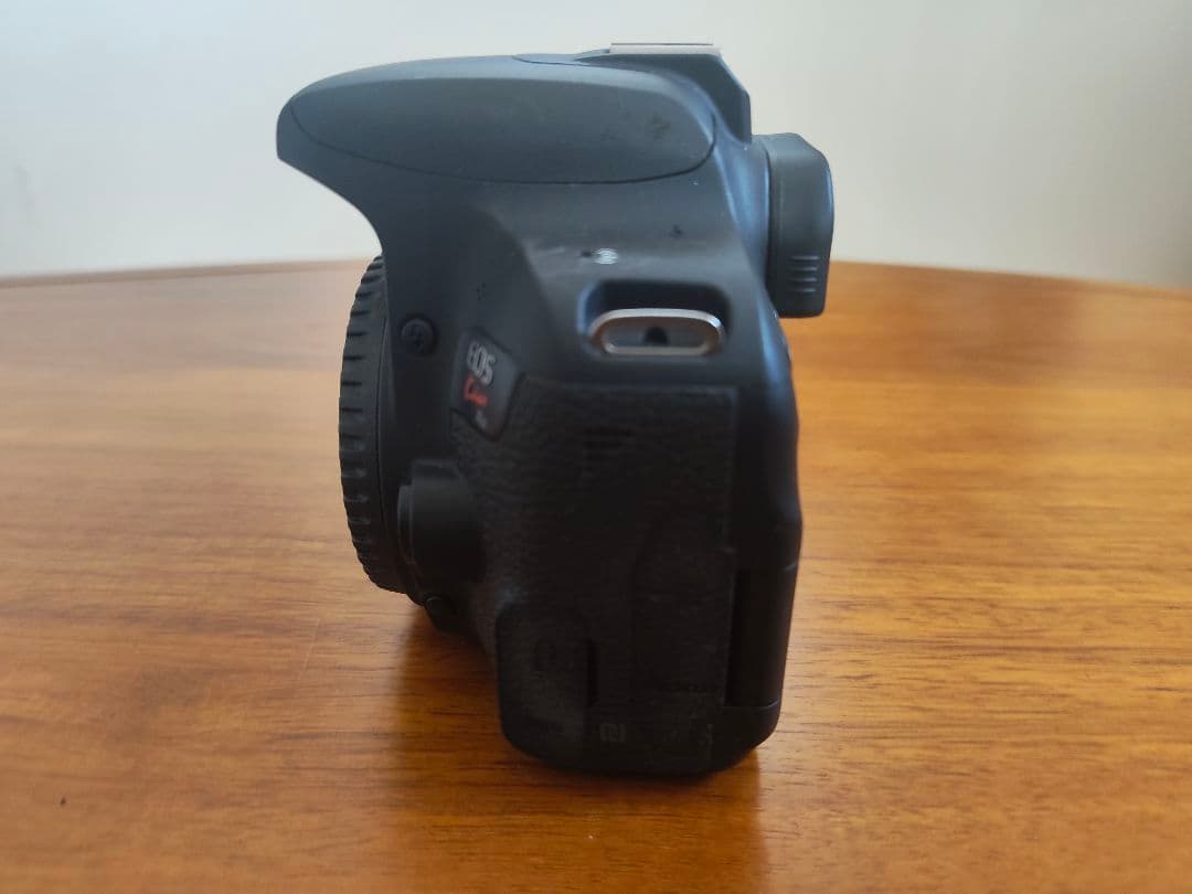 【ジャンク】Canon EOS Kiss X9i デジタル一眼レフカメラ