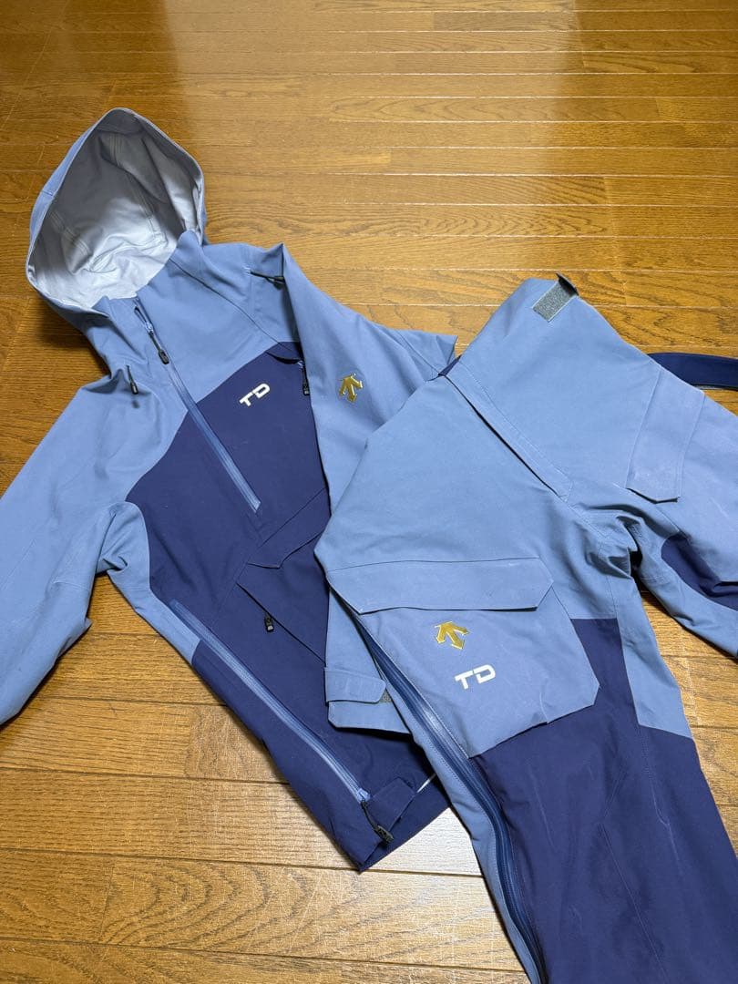 チームデサント　スキーウェア