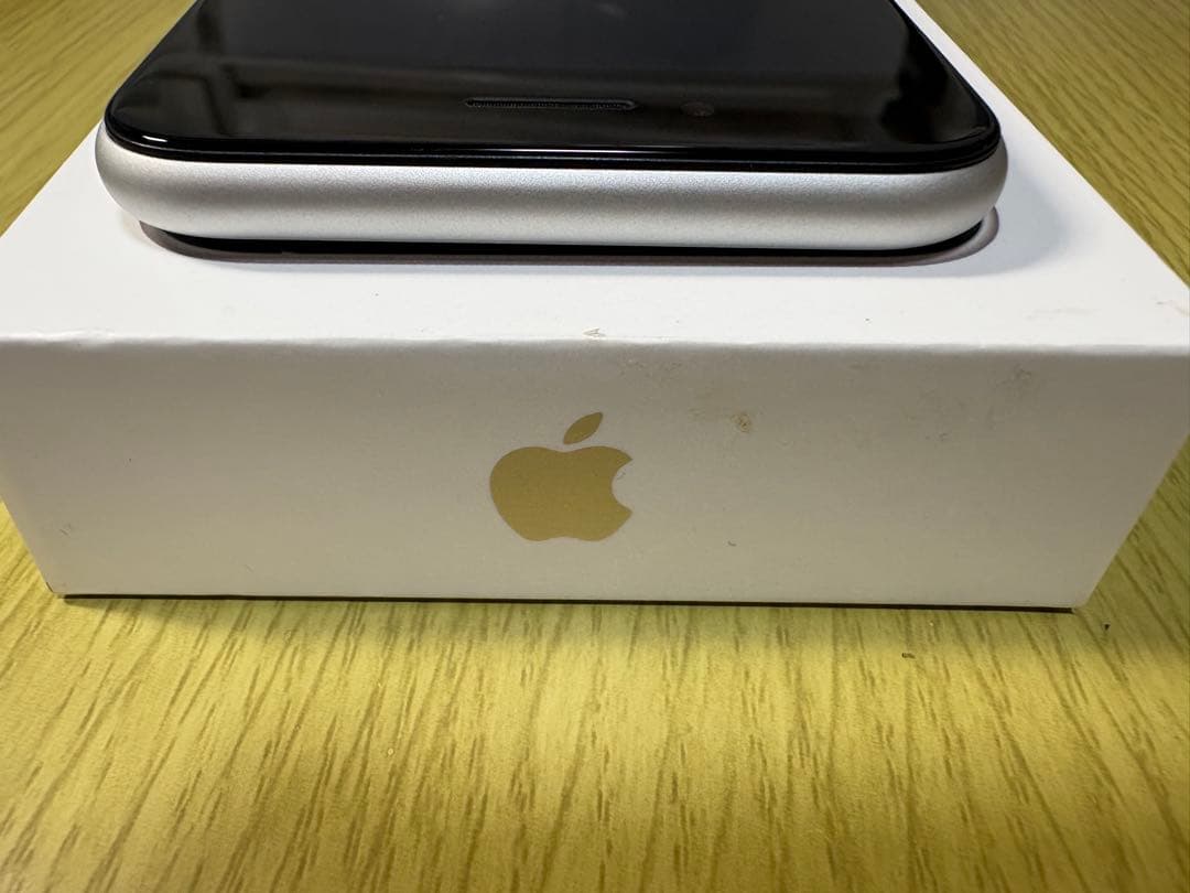 美品iPhone se3 64GB SIMフリー