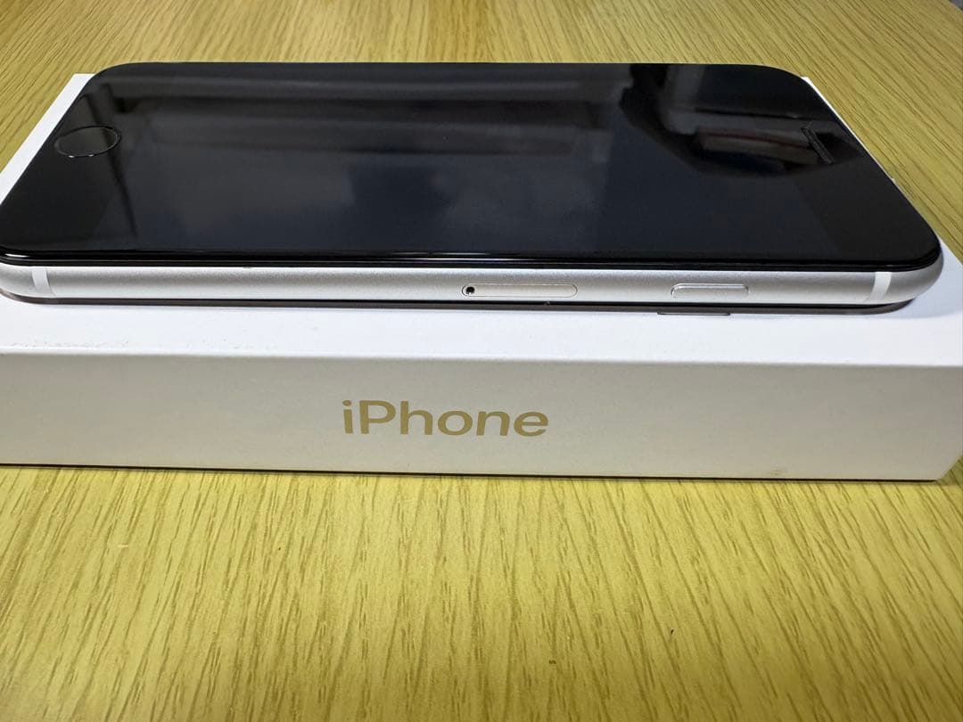 美品iPhone se3 64GB SIMフリー