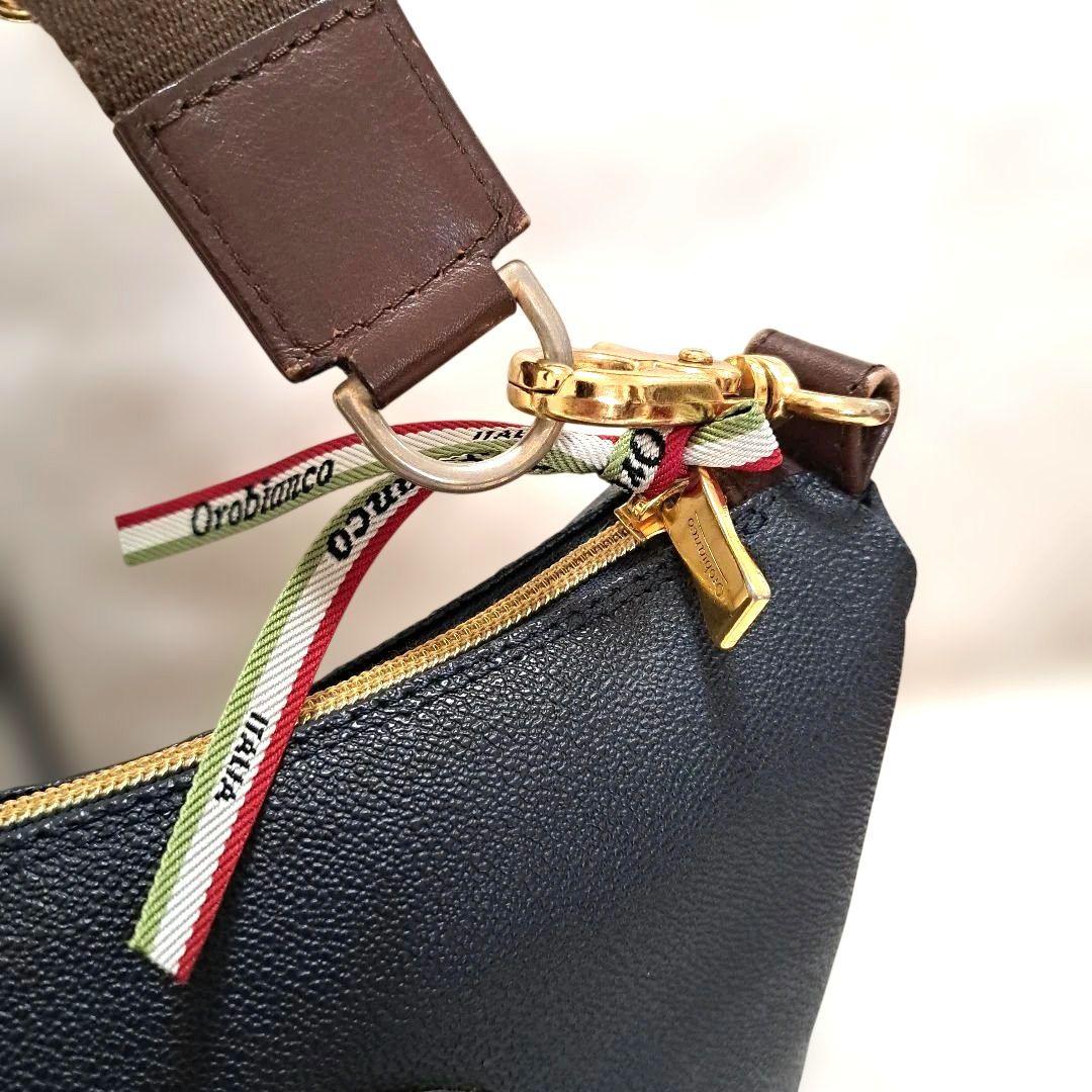 【美品】オロビアンコ レザーショルダーバッグ 革ロゴタグ&ゴールド金具 ネイビー