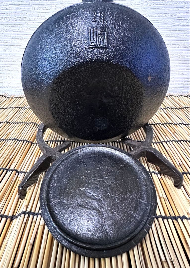 未使用品　南部虎山工房造　１０型梅文様　南部鉄瓶　Mona mama様　売約済み