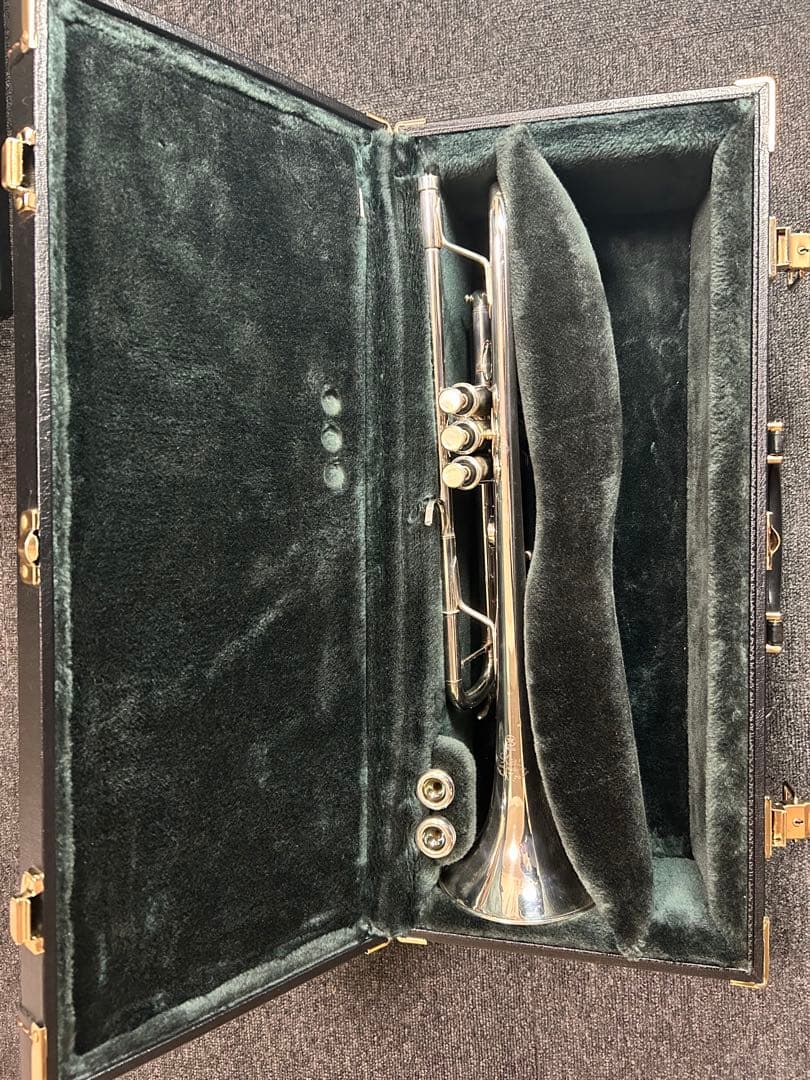 トランペット　YTR8335RS Xeno SOLUTE