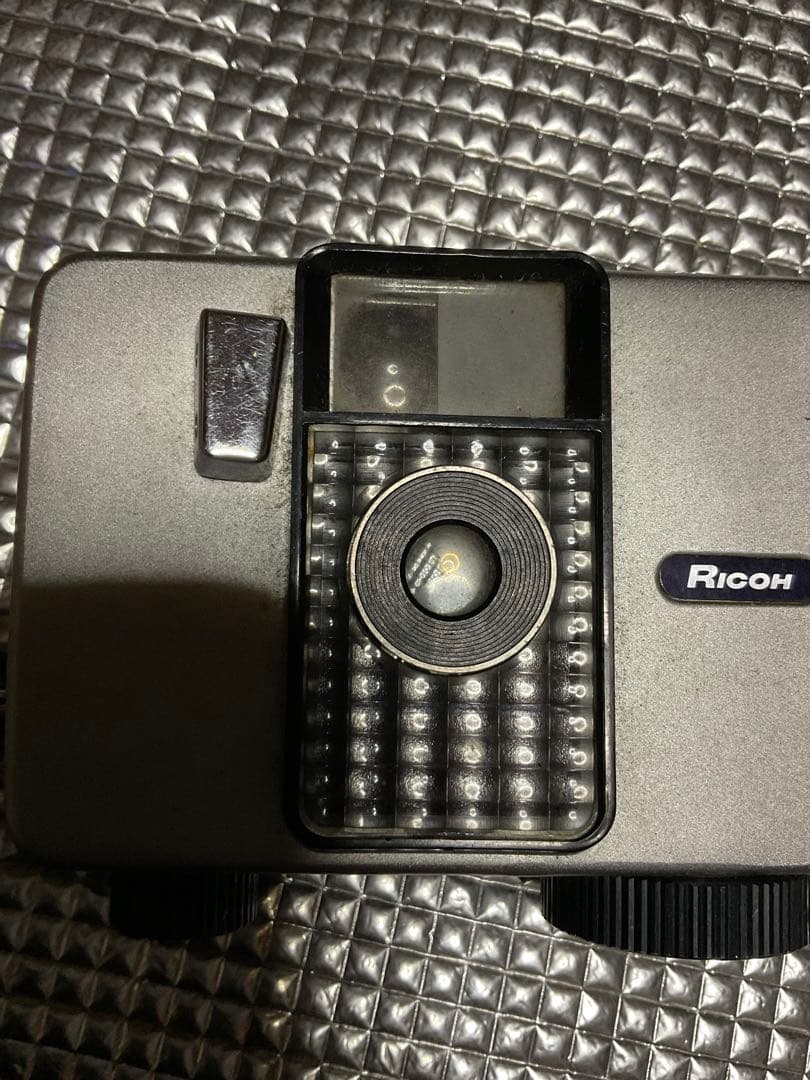 RICOH／AUTO HALF。年式不明？【角に凹みが御座います　フイルム式】。