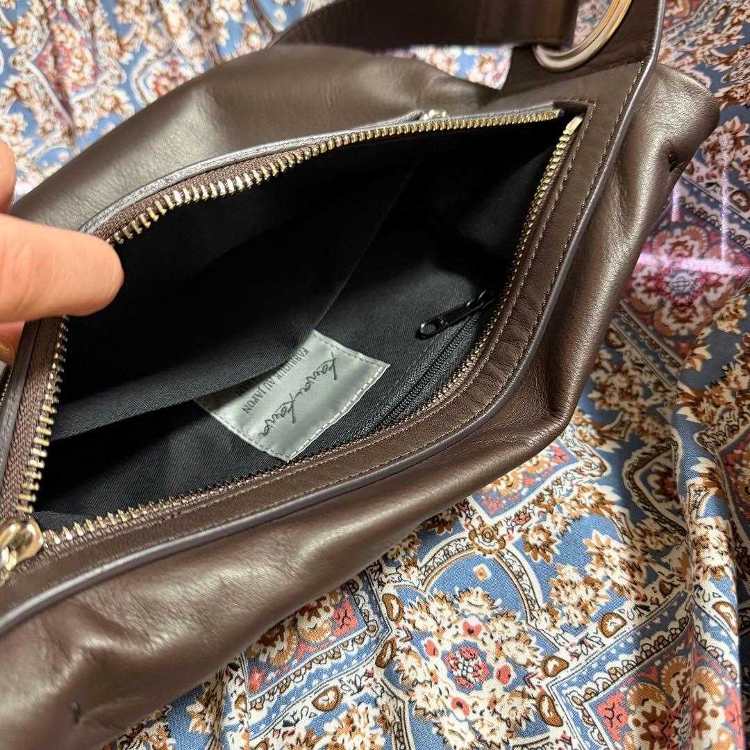 kawa-kawa カワカワ【hatome】ボディバッグMサイズ