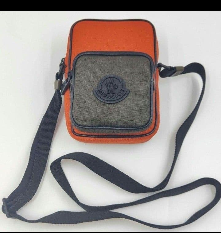 【新品未使用】 MONCLER YEHOR ショルダーバッグ オレンジ